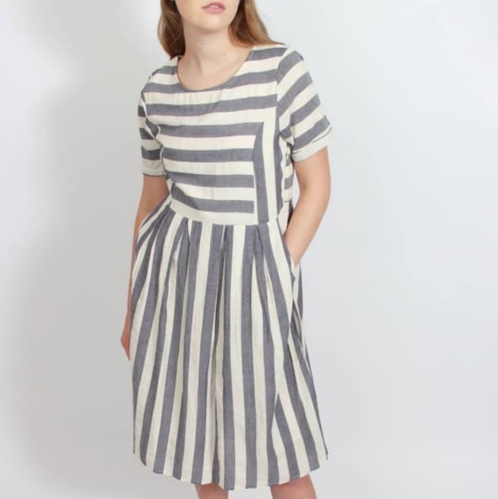 Flattering Striped dress with pockets!